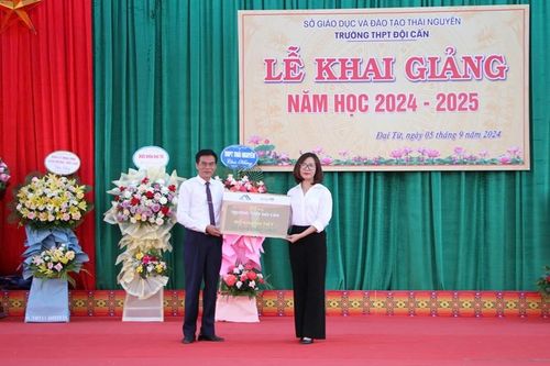 Công ty Núi Pháo hỗ trợ 140 triệu đồng dịp khai giảng năm học mới