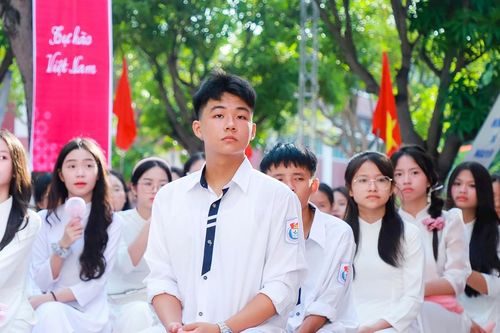 Học sinh Nghệ An háo hức bước vào năm học mới