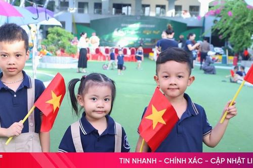 Các trường học ở Hà Tĩnh hân hoan khai giảng năm học mới