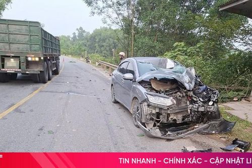 Xe máy và ô tô đối đầu trên Quốc lộ 15A, 2 người tử vong