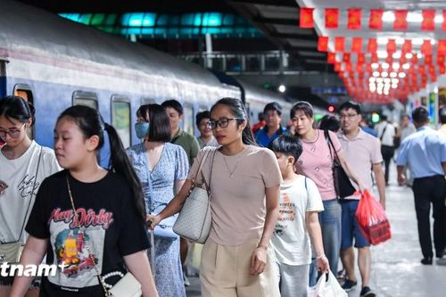Lượng hành khách đi tàu hỏa tăng cao trong dịp nghỉ lễ Quốc khánh 2/9