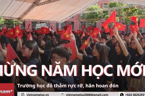 Những ngôi trường đỏ thắm trong ngày khai giảng năm học mới tại Hà Nội