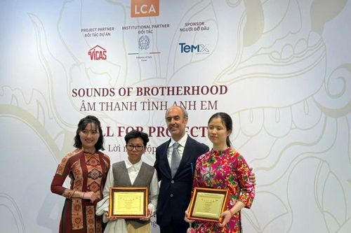 'Âm thanh tình anh em' trao giải thưởng cho 8 tác phẩm của nghệ sỹ Việt
