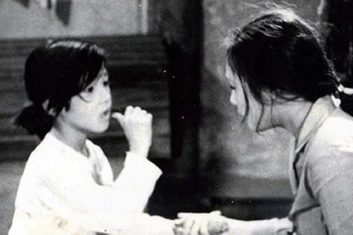 Em bé nổi tiếng trong 'Mẹ vắng nhà' giờ là bà nội trợ, bước rẽ ngang khiến khán giả đầy tiếc nuối