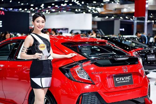 Dàn người mẫu khoe nhan sắc tuyệt mỹ bên xe Honda Civic