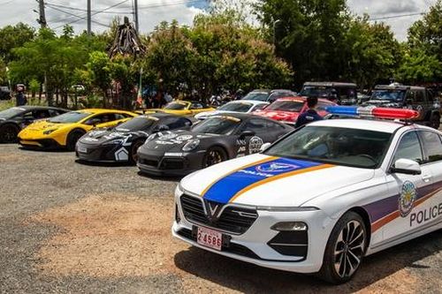 Cảnh sát Campuchia sử dụng VinFast Lux A2.0 dẫn đoàn siêu xe hành trình Gumball 3000