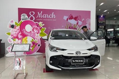 Ô tô tiếp tục giảm giá dù được giảm 50% lệ phí trước bạ