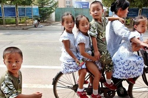 Người mẹ mang thai, sinh 5 con một lúc và nỗi ân hận sau 22 năm