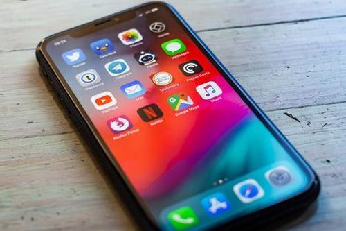 iPhone sắp chuyển sang màn hình OLED