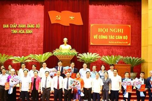 Đoàn Chủ tịch Trung ương Hội LHPN Việt Nam chuẩn y Phó Chủ tịch Hội LHPN tỉnh Hòa Bình
