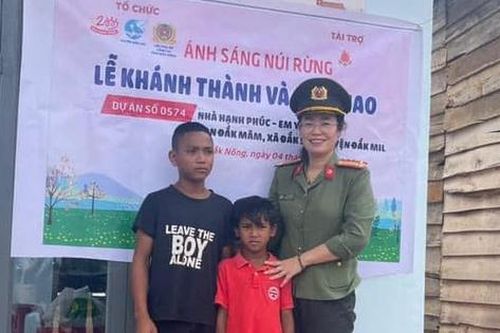 Phụ nữ Công an Đắk Nông: Ban giao 'Ngôi nhà hạnh phúc' cho con đỡ đầu là trẻ mồ côi