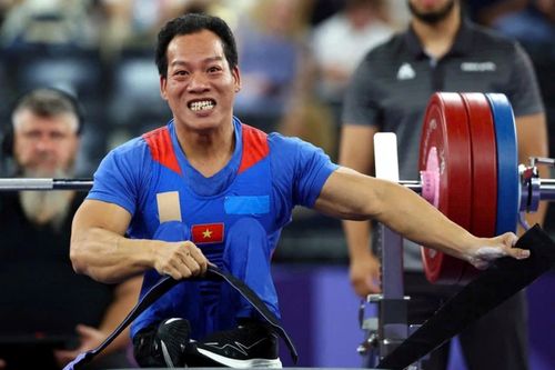 Lực sĩ Lê Văn Công được thưởng 235 triệu đồng