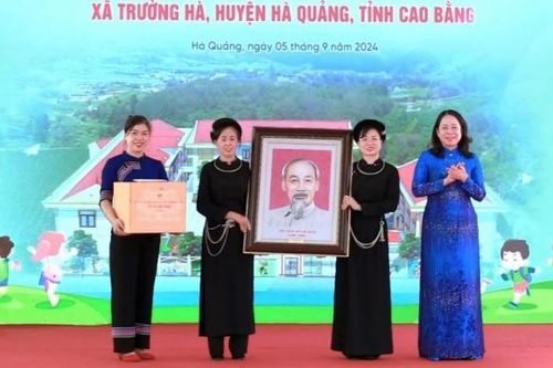 Phó Chủ tịch nước Võ Thị Ánh Xuân dự lễ khai giảng, khánh thành Trường mầm non Pác Bó tại Cao Bằng