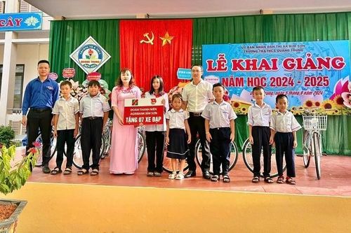 Đoàn Thanh niên Agribank Bắc Thanh Hóa tiếp sức học sinh đến trường