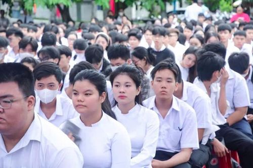 Trường Cao đẳng Thương mại đón gần 900 tân học sinh, sinh viên