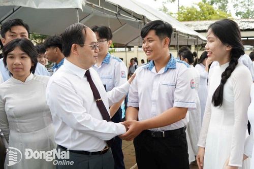 Gần 1,4 ngàn học sinh Trường THPT Nguyễn Đình Chiểu sẵn sàng cho năm học mới