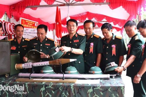Thống nhất tuổi nghỉ hưu của sĩ quan nam và sĩ quan nữ bằng nhau