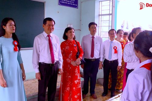 Bí thư tỉnh ủy Nguyễn Hồng Lĩnh dự lễ khai giảng tại Trường trung học cơ sở Hiệp Hòa
