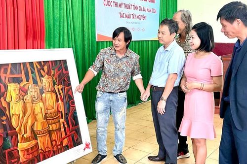 Mỹ thuật tôn vinh sắc màu Tây Nguyên
