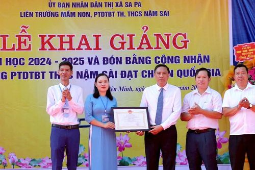 Phó Bí thư Tỉnh ủy Hoàng Giang dự Lễ khai giảng năm học mới tại xã Liên Minh