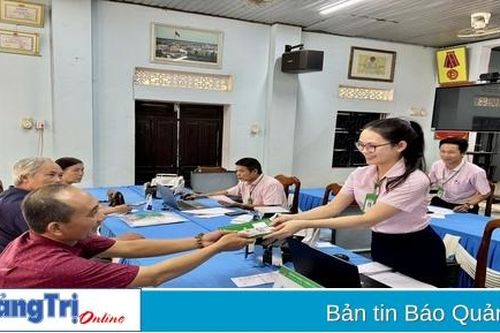 Giải ngân 1,2 tỉ đồng cho 24 hộ dân đầu tiên vay vốn xây dựng công trình nước sạch, vệ sinh môi trường nông thôn theo mức cho vay mới