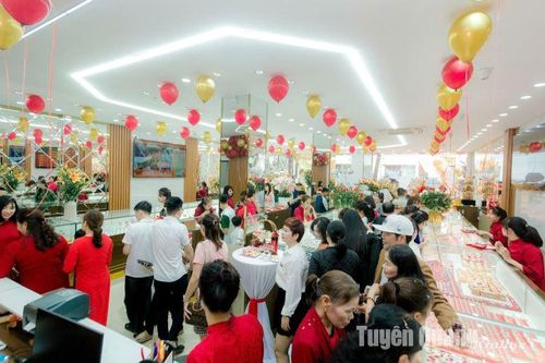 Tỏa sáng cùng trang sức vàng bạc Kim Dung