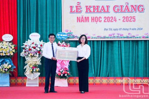 Công ty Núi Pháo hỗ trợ 140 triệu đồng dịp khai giảng năm học mới
