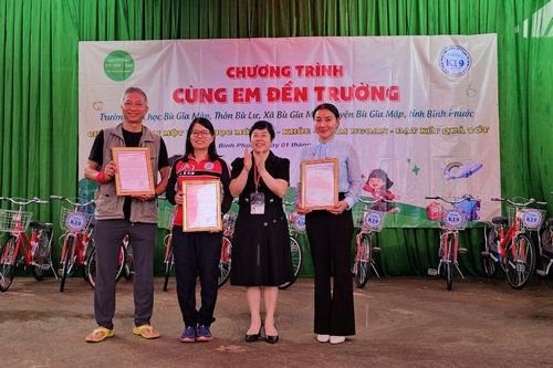 Hoa hậu Thiện nguyện Liêu Thị Mỹ Hạnh 'tiếp sức đến trường' cho các em học sinh vùng sâu, vùng xa
