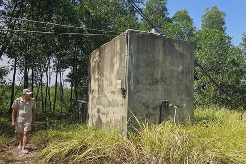 Xóm cư dân gần 10 năm sử dụng nước giếng khoan ở nghĩa trang