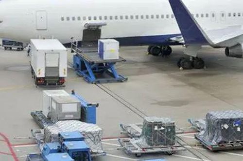 Nội Bài: Xe dolly tuột chốt, va vào máy bay khác