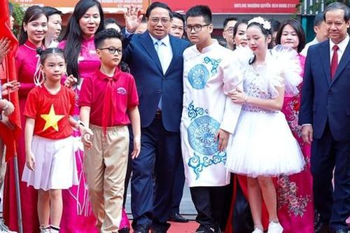 Thủ tướng dự khai giảng tại 'ngôi trường đặc biệt' - Trường Phổ thông cơ sở Nguyễn Đình Chiểu