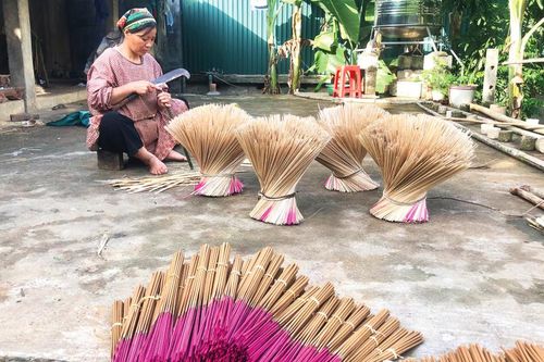 2 sản phẩm làng nghề của dân tộc Nùng An đến với bạn bè quốc tế
