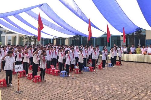 Các trường học tại vùng lũ Quang Vinh (Trùng Khánh) nỗ lực tổ chức lễ khai giảng năm học mới đúng ngày 5/9