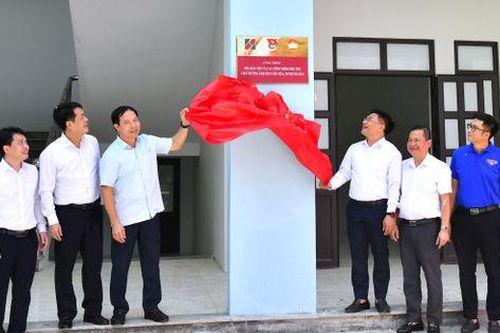 Khánh thành công trình nhà bán trú và trao tặng máy tính cho các điểm trường tại tỉnh Hòa Bình