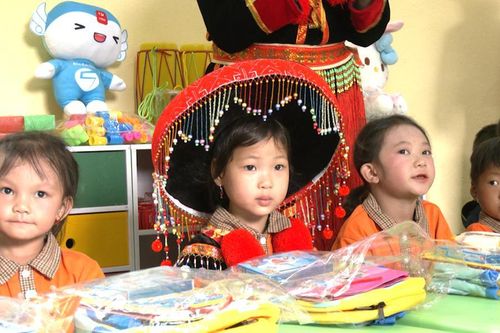 Nụ cười của những 'búp măng non' nở trên vách đá cheo leo Cao Bằng