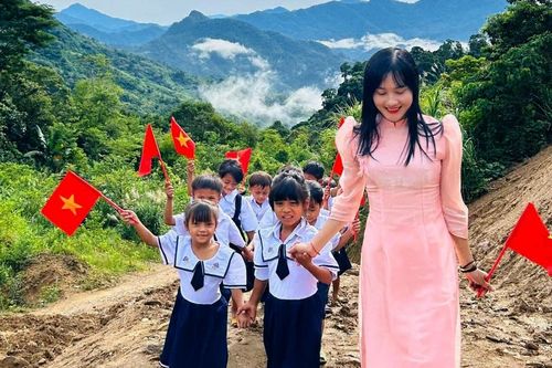 Lễ khai giảng bình dị ở điểm trường chỉ có 33 học sinh trên rẻo cao Ngọc Linh