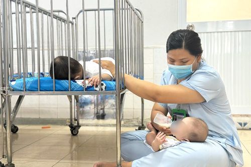 Trẻ bị bạo hành tại mái ấm Hoa Hồng được ổn định tâm lý ở nhà mới