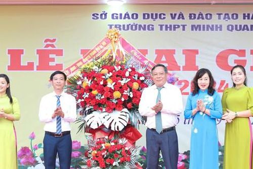 Phó Bí thư Thành ủy Nguyễn Văn Phong dự lễ khai giảng tại Trường THPT Minh Quang