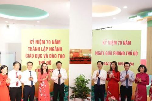 Quận Hoàn Kiếm: Gắn biển công trình kỷ niệm 70 năm Ngày Giải phóng Thủ đô
