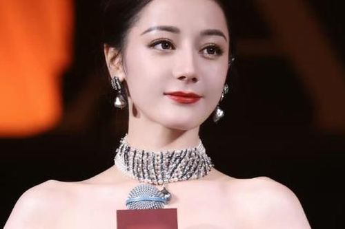 Địch Lệ Nhiệt Ba lại bị lừa