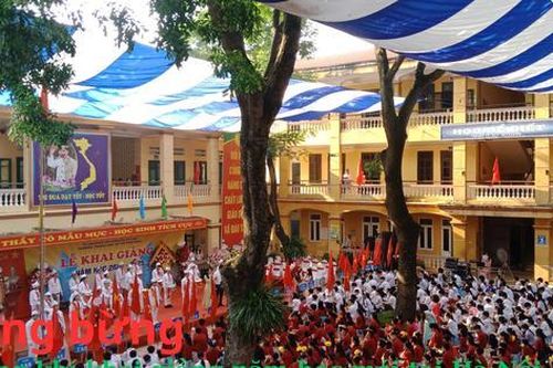 Tưng bừng không khí khai giảng năm học mới tại Hà Nội