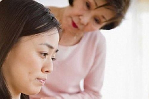 Chăm mẹ chồng ốm 6 năm chưa được ghi nhận, tôi ấm ức rồi bật khóc xúc động khi xem tờ giấy bà đưa