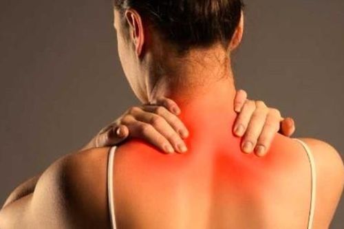 Triệu chứng cảnh báo cần đi khám đau cổ vai gáy