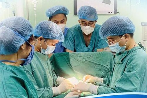 Phẫu thuật thành công cho trẻ sơ sinh người Lào bị tắc tá tràng bẩm sinh