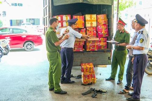 Thu mua hơn 12.000 bánh trung thu trôi nổi nhập lậu để bán kiếm lời