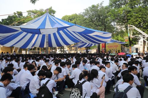 Trường đại học đổi lịch nhập học vì bão số 3
