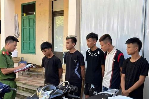 Phú Thọ: Bắt nhóm đối tượng mang hung khí tụ tập gây gổ trên đường