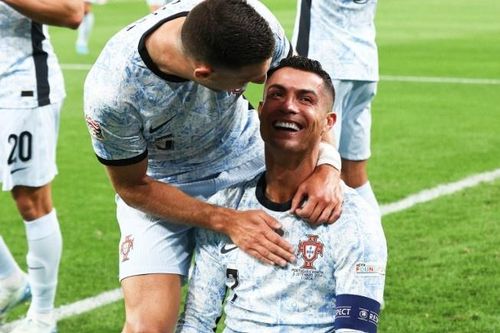 Ronaldo tạo cột mốc lịch sử