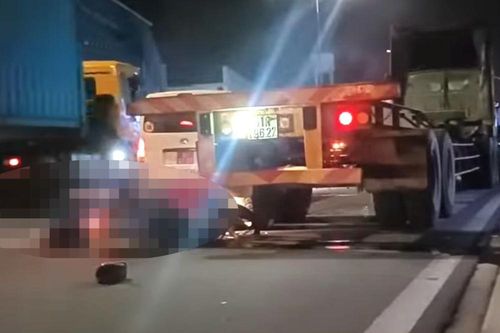 Lao vào đuôi xe container, hai thanh niên tử vong