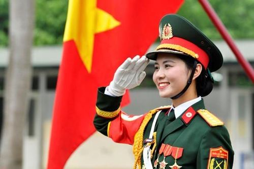 Sửa Luật Sĩ quan: Thống nhất quy định tuổi nghỉ hưu; đề nghị phân cấp quy định trần quân hàm